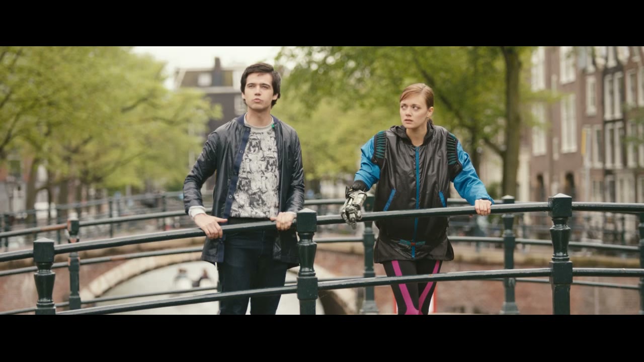 Celia and Thom discover that their ambitions are pulling them apart.